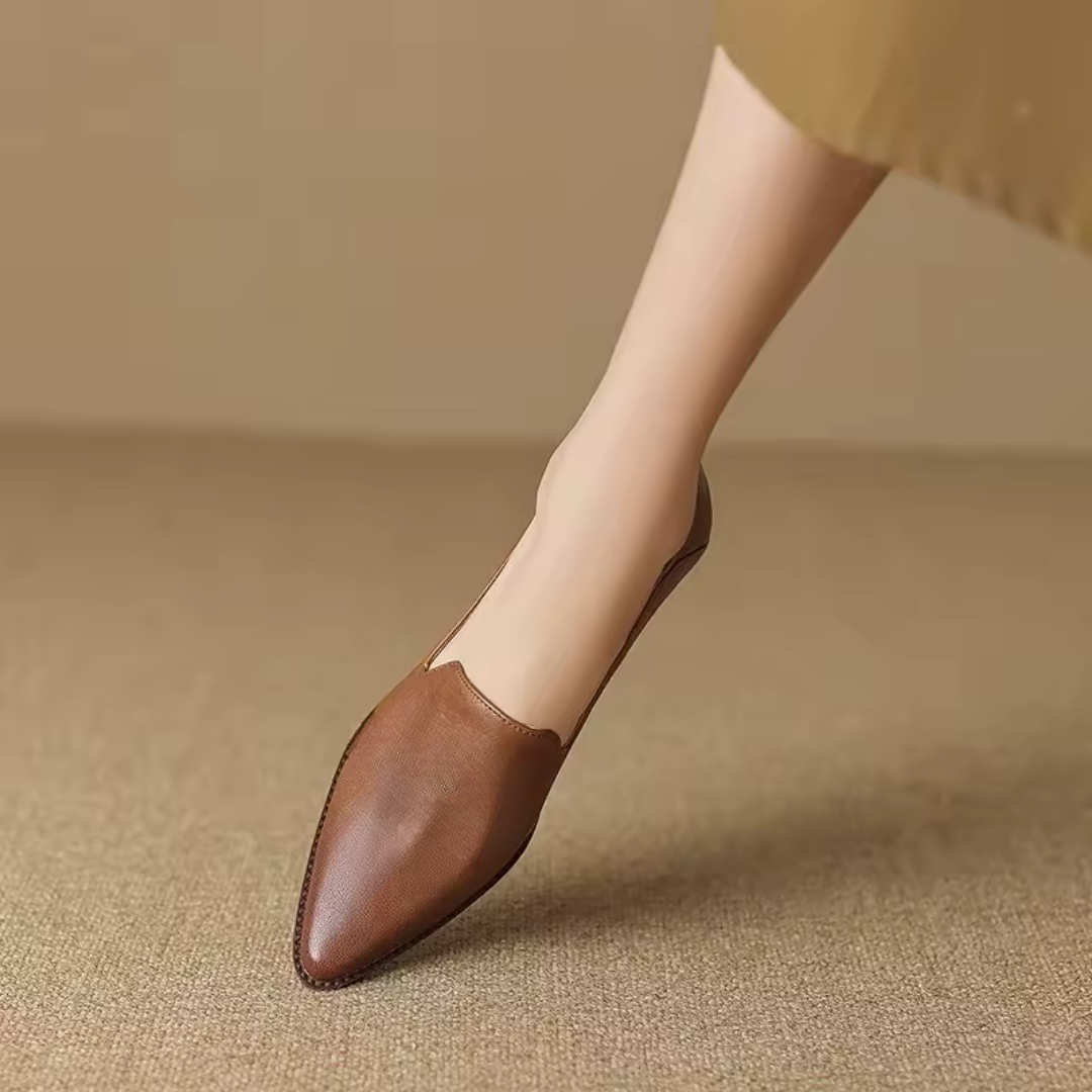 Sapatos Femininos de Salto Alto com Ponta de Lança