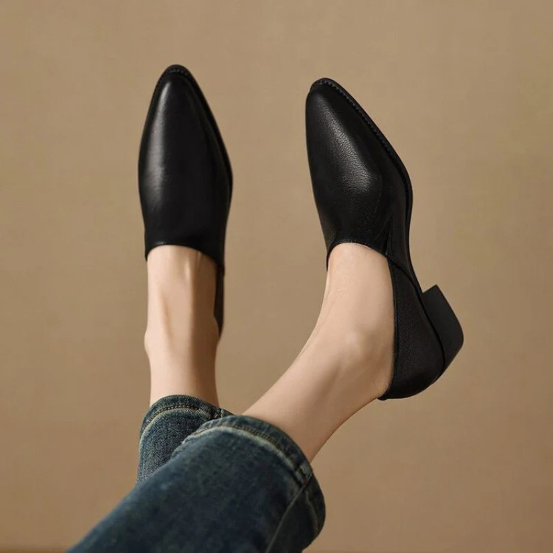 Sapatos Femininos de Salto Alto com Ponta de Lança
